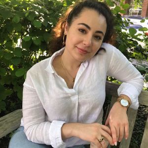 Meet your Posher, Elaine